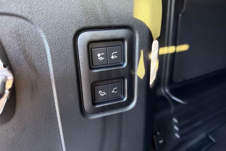 2025 Land Rover Defender 110 3.0 D250 MHEV X-Dynamic SE Auto 4WD Euro 6 (s/s) 5dr SUV Automatic