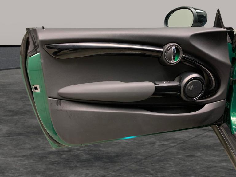 2020 MINI Electric Hatch Cooper SE 32.6kWh Level 3 Hatchback 3dr Electric Auto (184 ps) - PAN ROO...