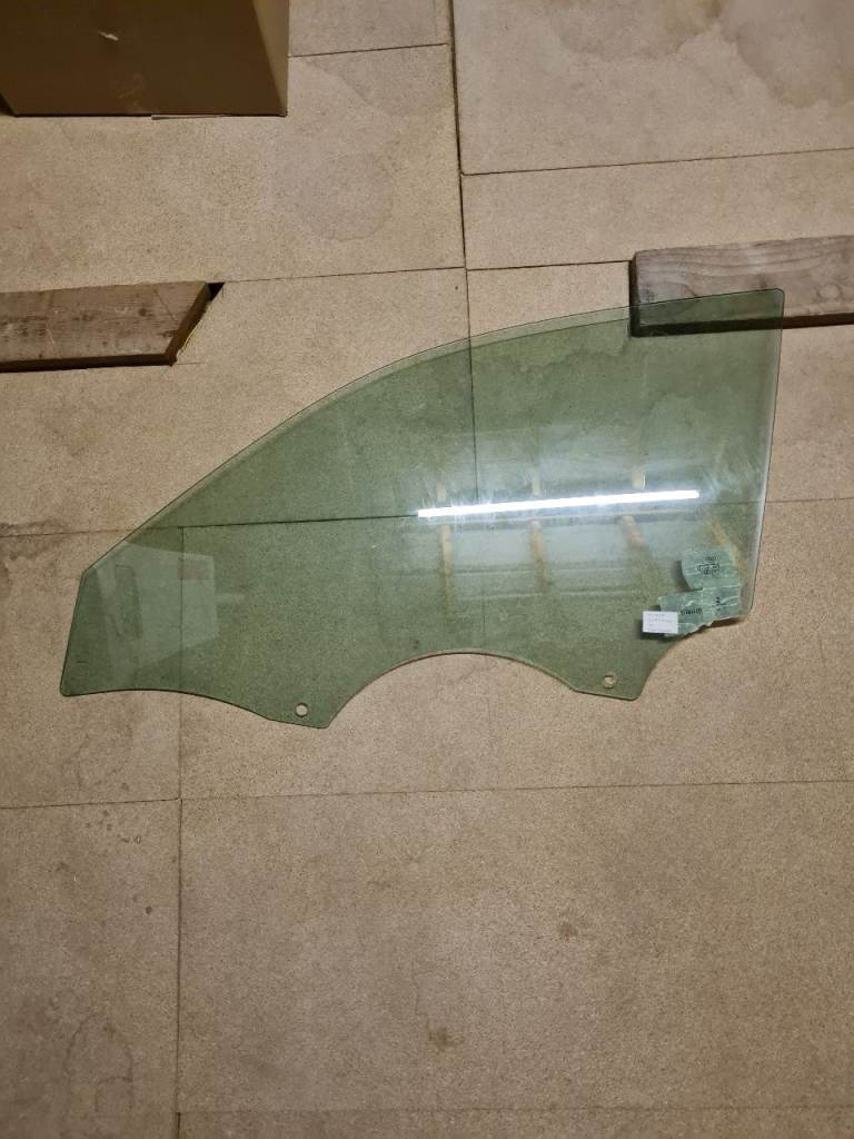 81A845201 audi q2 front left side door window