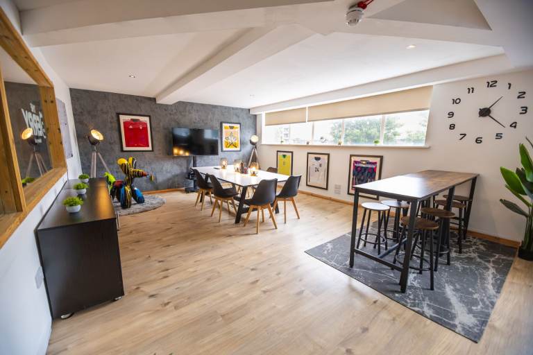 Large Office | Creative Space | Workspace | Artist Studio | Desk in Hackney Wick E9