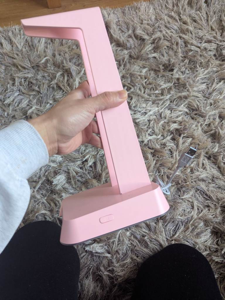 ONIKUMA Pink Gaming Headphone Stand with USB Ports – Good Condition