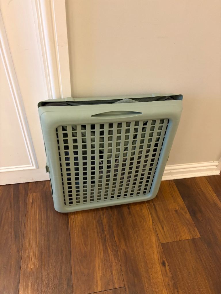 Dog travel crate 