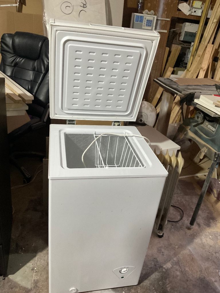 Small chest freezer ( white )