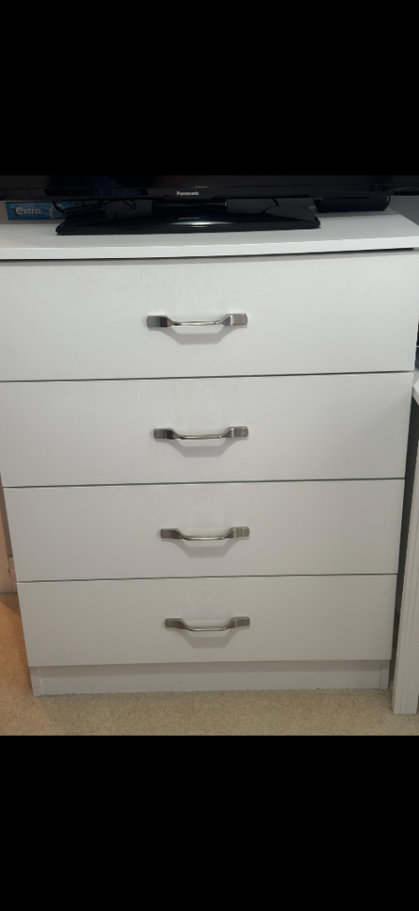 White Chest of 4 Drawers – Good Condition