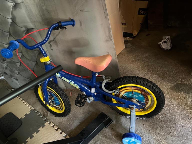 Kids sonic Blue Bicycle with Stabilisers – Good Condition