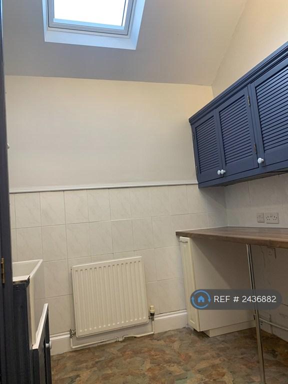 4 bedroom flat in Devonport Road, Plymouth, PL3 (4 bed) (#2436882)