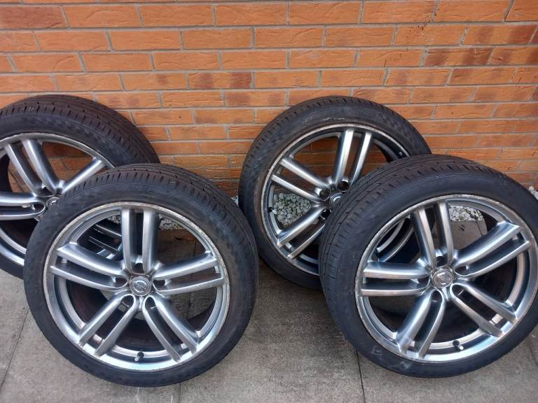 19" Nissan elgrand alloys rims wheels great tyres