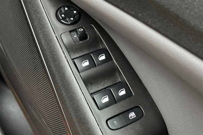 2019 Vauxhall Crossland X 1.2T ecoTec [110] Tech Line Nav 5dr [6 Spd] [S/S] HATCHBACK PETROL Manual