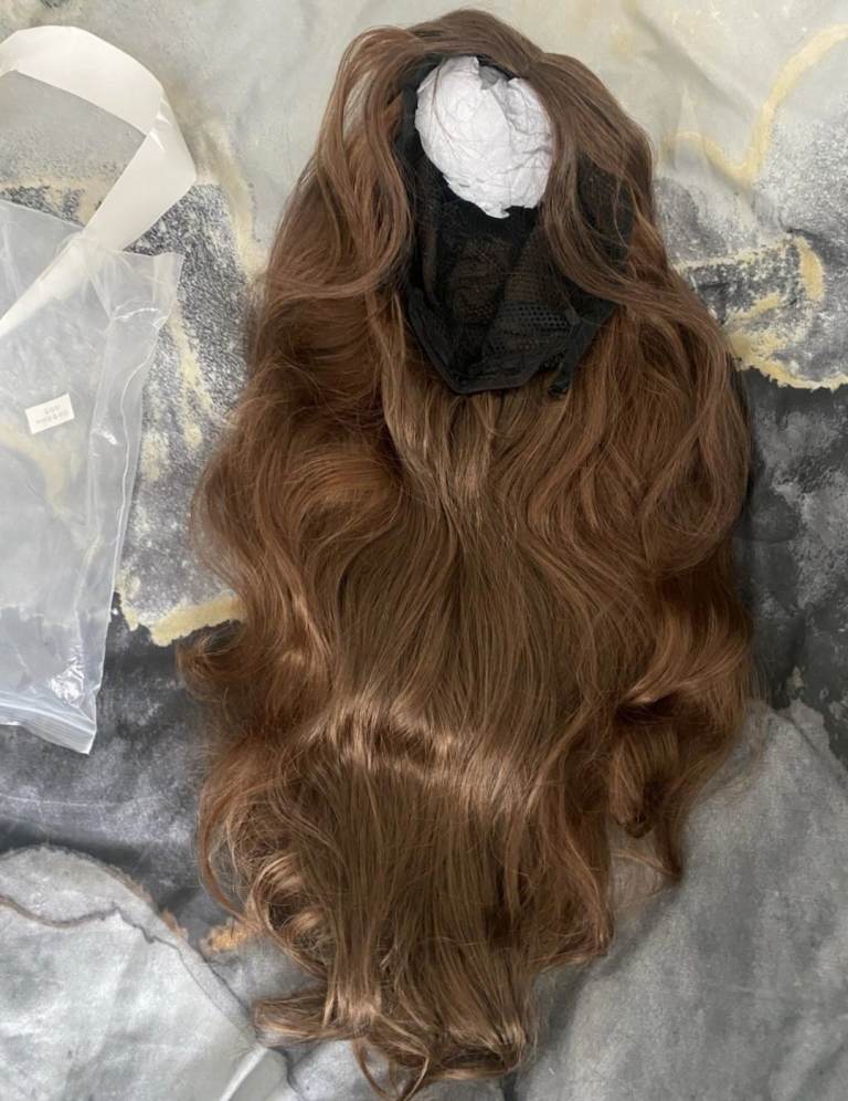 65cm Wavy Brown Wig – Brand New
