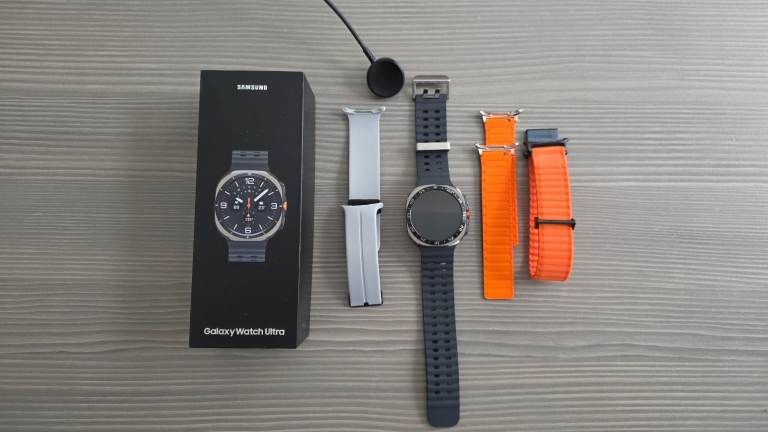 Samsung Galaxy Watch Ultra – Excellent Condition Grey with Extra Straps