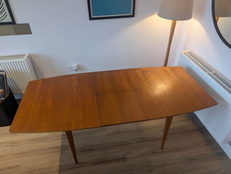 Beautiful extending mid-century McIntosh teak dining table