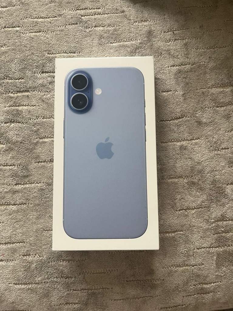 iPhone 17 256gb used £540 new £690 with Apple Warranty