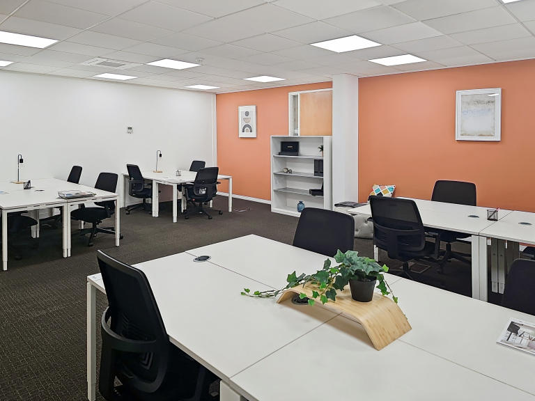 Southampton - SO182RZ \ Upgrade to a Larger Office for Up to 15 Desks