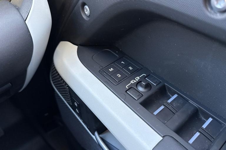 2024 Land Rover Defender 110 3.0 D300 X-Dynamic SE 5dr SUV DIESEL Automatic