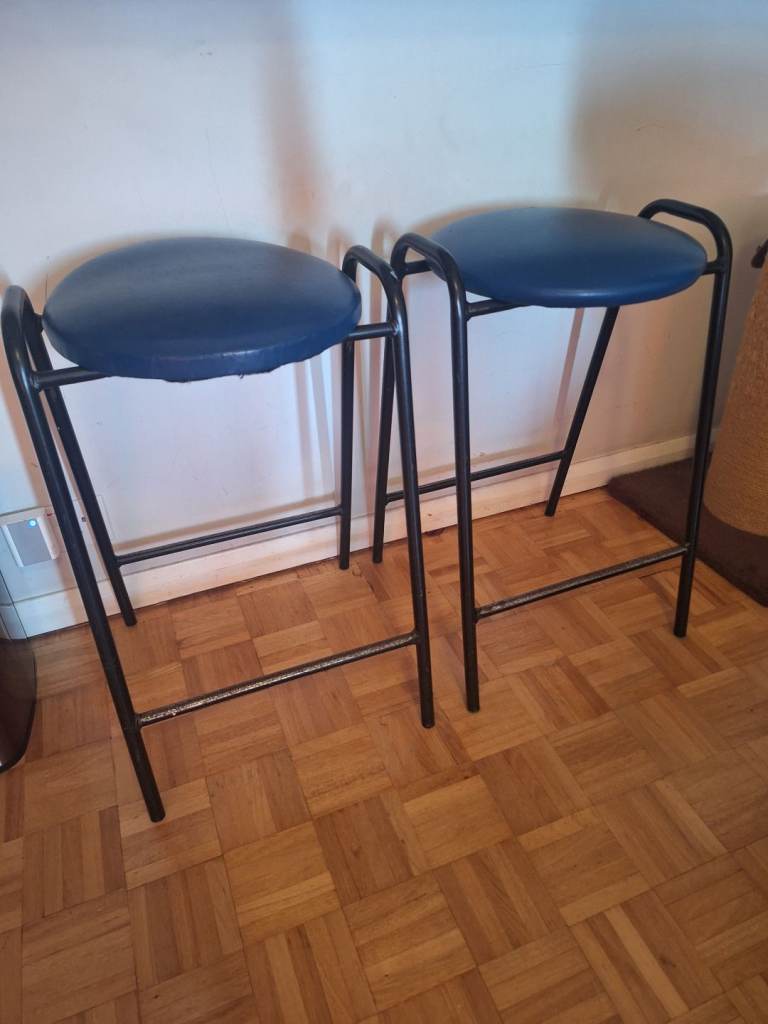 2 bar chairs 