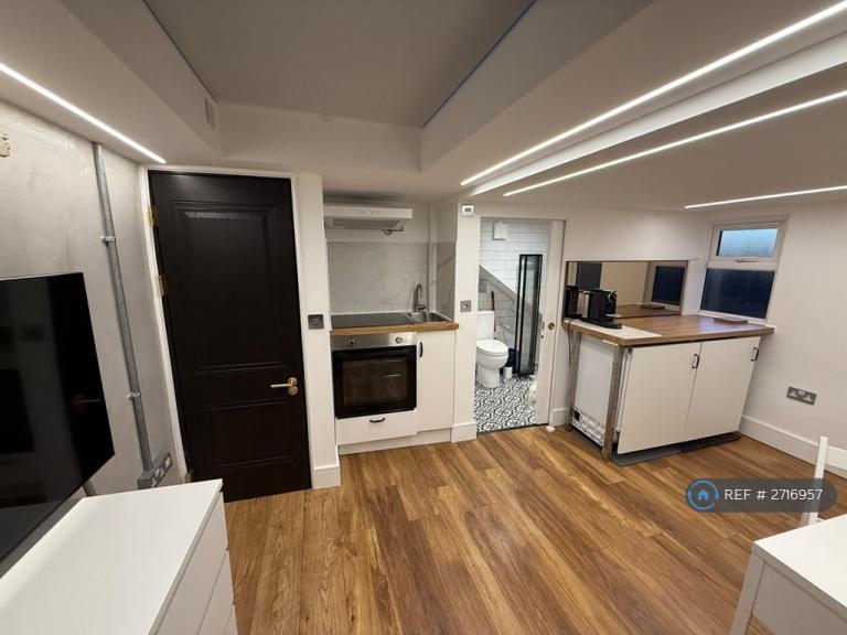 1 bedroom flat in Chapter Road, London, NW2 (1 bed) (#2716957)