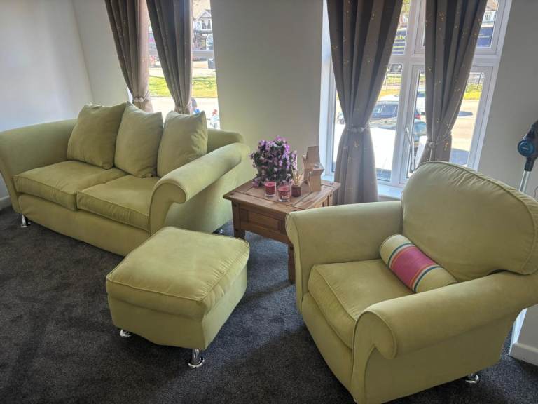 SOFA SET İN GOOD CONDİTİON