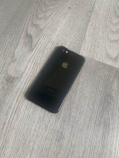 iPhone 7 - Unlocked to Any Sim - 128GB