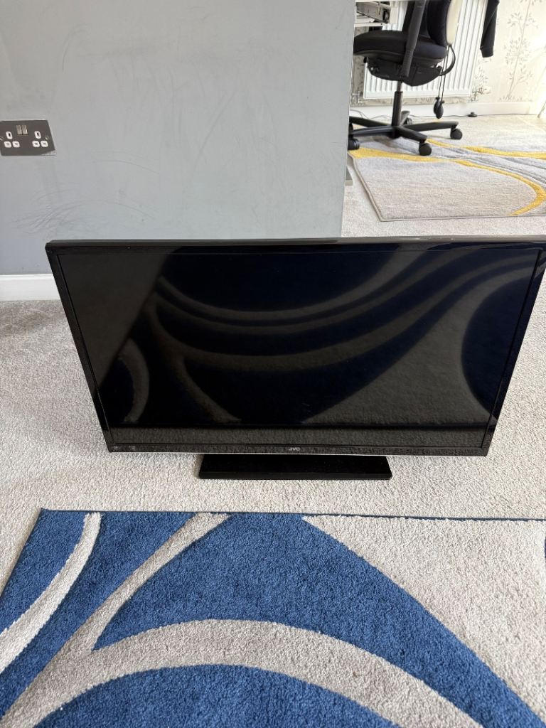 JVC 32" LED Smart TV with Remote LT-32C690(A)