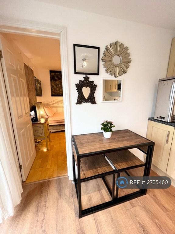 Studio flat in Annexe, Swindon, SN2 (#2735460)