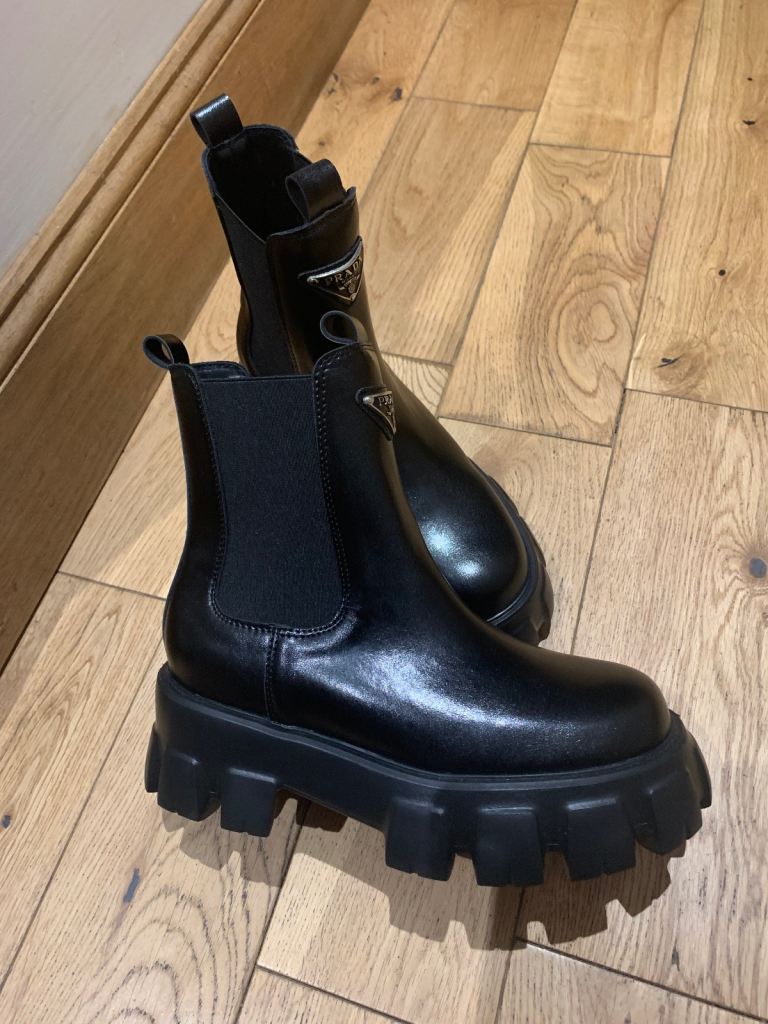 Black boots 