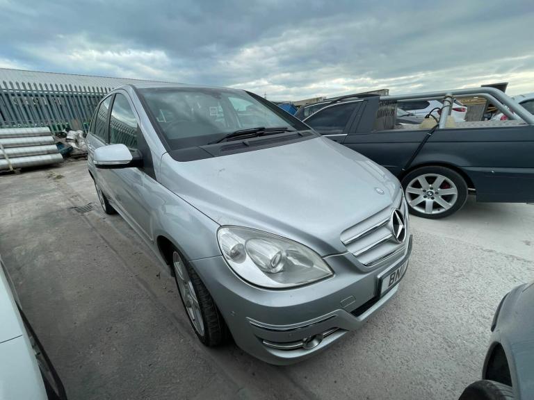 2011 Mercedes-Benz B Class B200 CDI Sport 5dr CVT Auto MPV Diesel Automatic