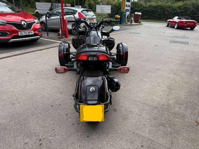 2021 CAN-AM SPYDER F3 6 speed semi automatic TRIKE