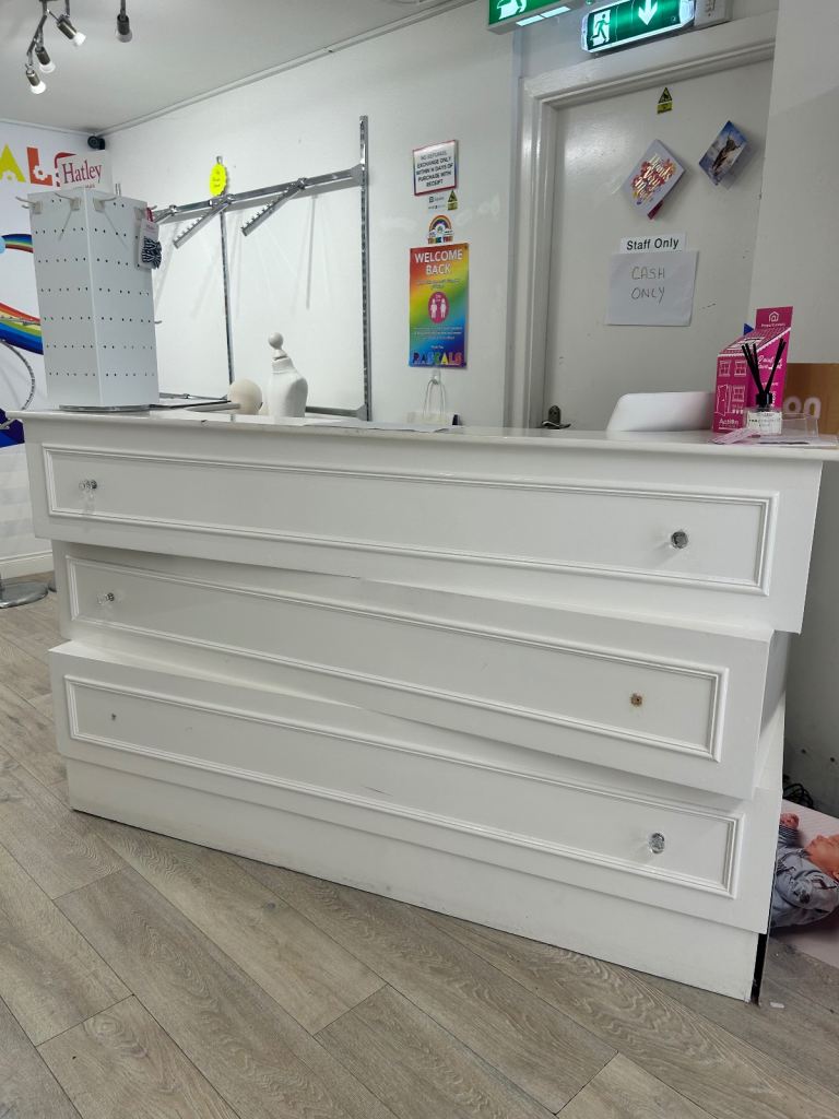 Retail desk NEEDS GONE TODAY!!!!!