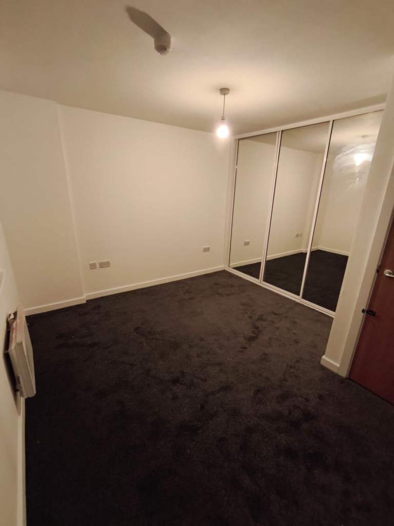 2 Bed Flat, Regal House, IG2