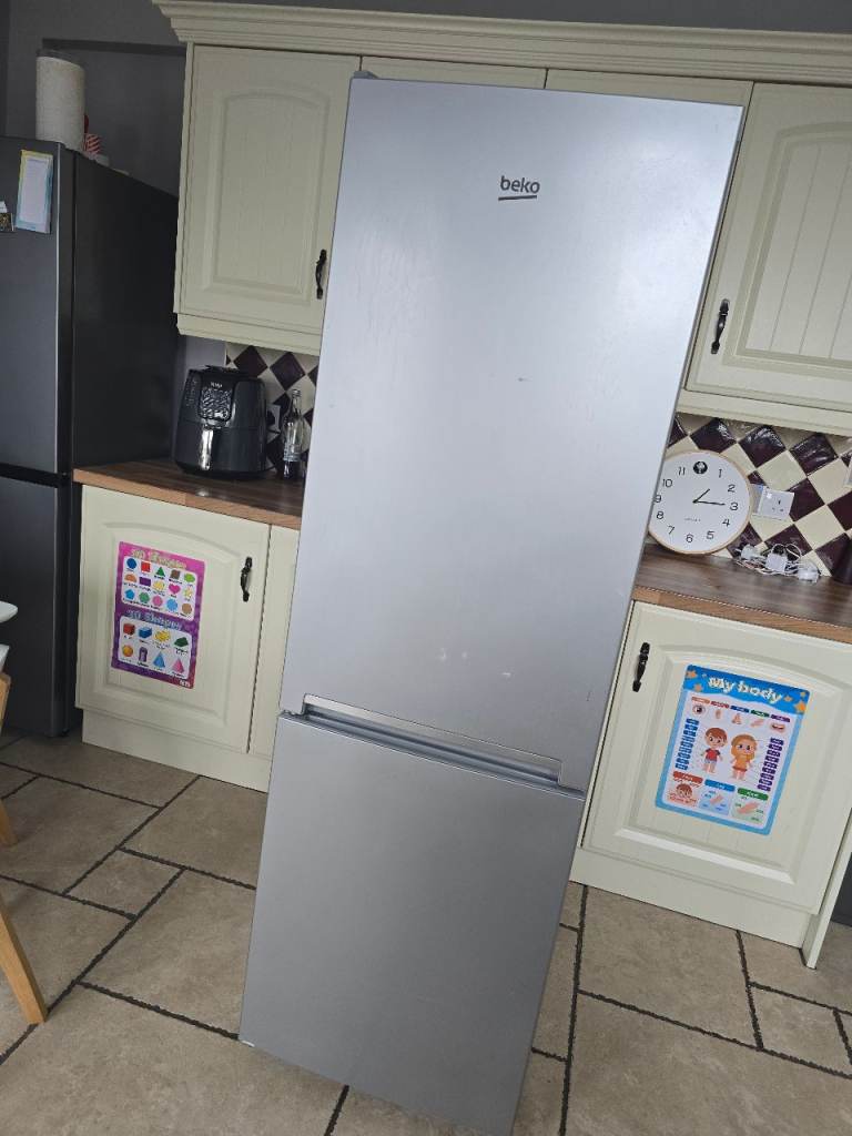 Beko Fridge Freezer – Silver, Good Condition