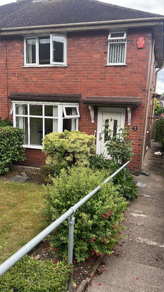 2-bedroom house available immediately 