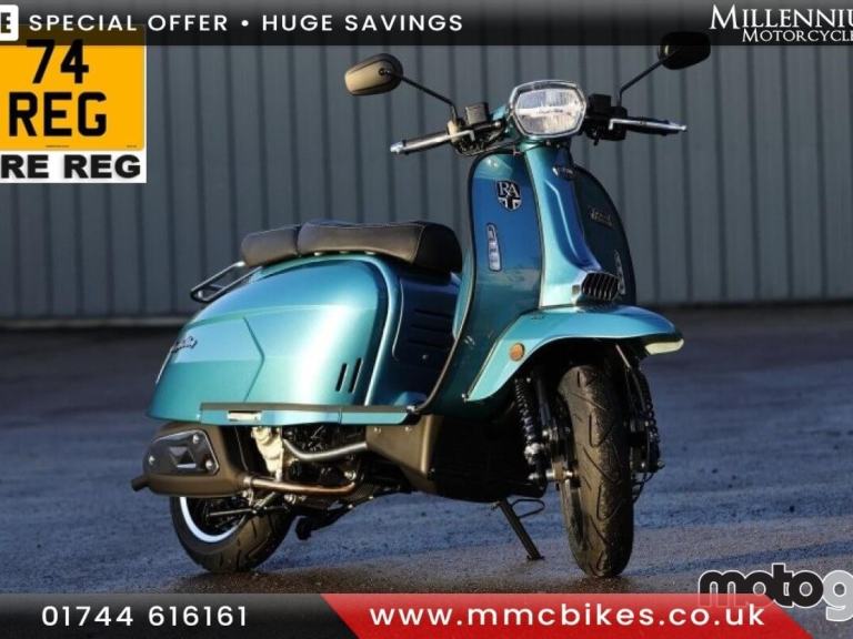 ROYAL ALLOY GP 300 MODERN RETRO CLASSIC METAL BODY SCOOTER