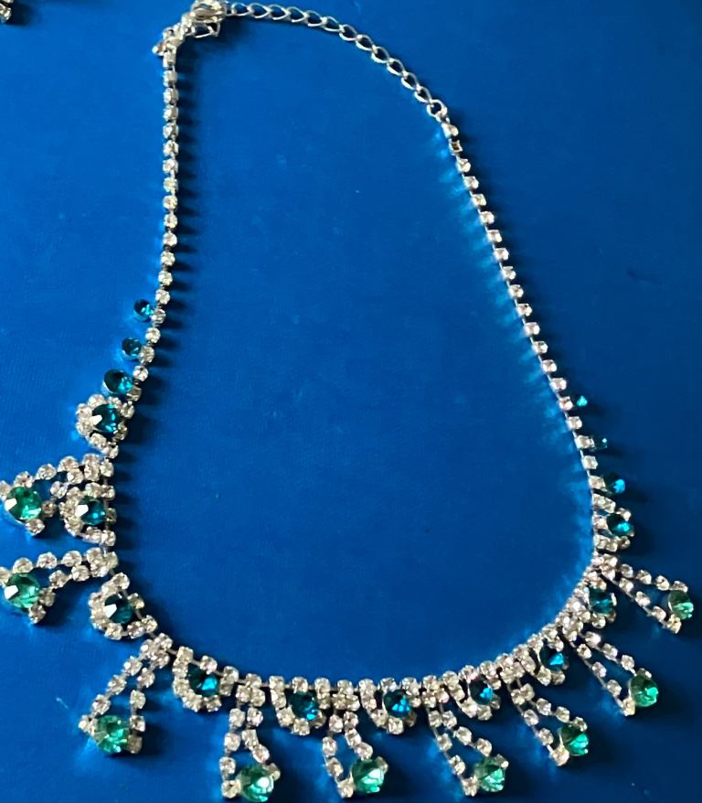 Ladies Jewellery green emerald & white cubic zirconia necklace 10.00ct.