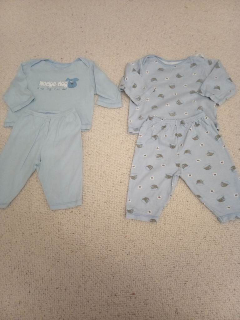 Bundle of clothes age 6-12 months 