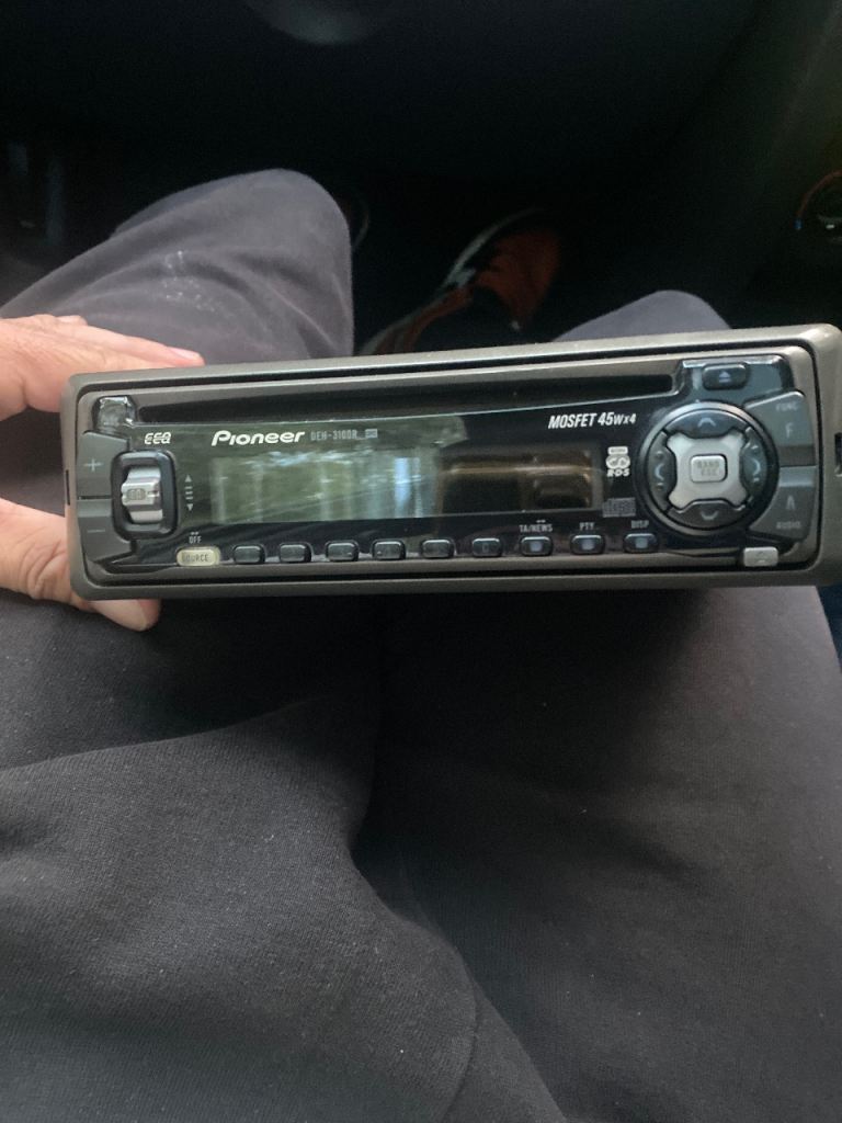 Pioneer DEH-1300R Car Stereo – Good Condition