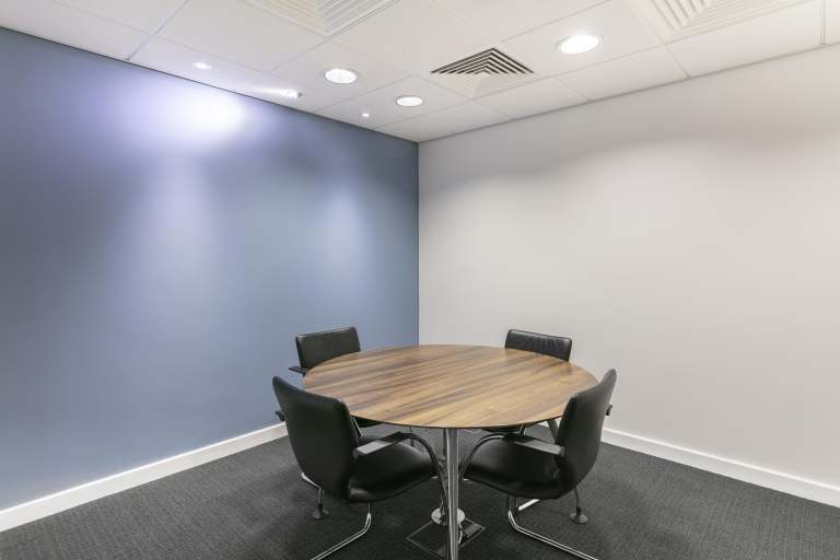 Cobham - KT113DB \ Office Space for Rent - 4 Workstations