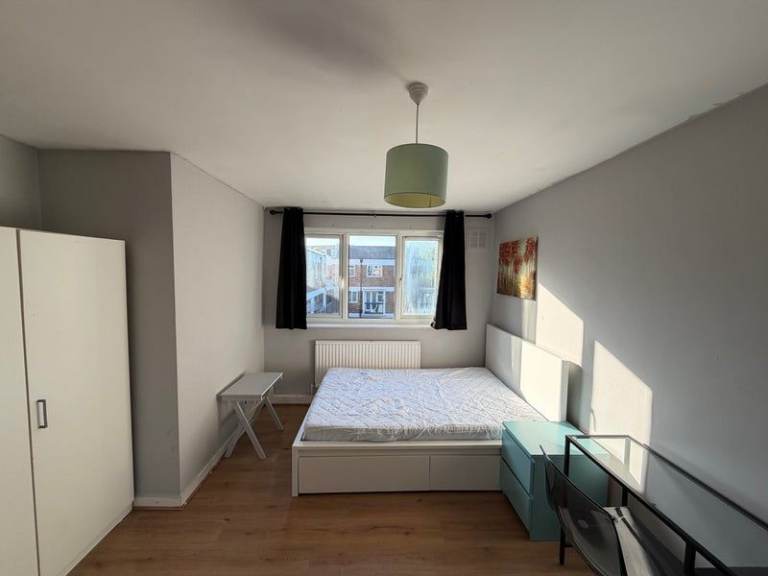 Lovely Room Next To River,Hackney