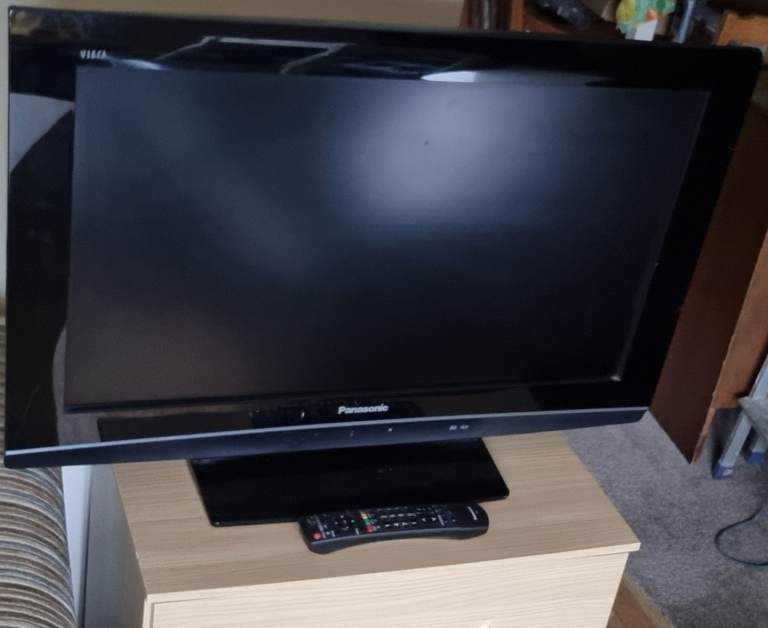 Panasonic 32 inch screen TV (not a smart TV)