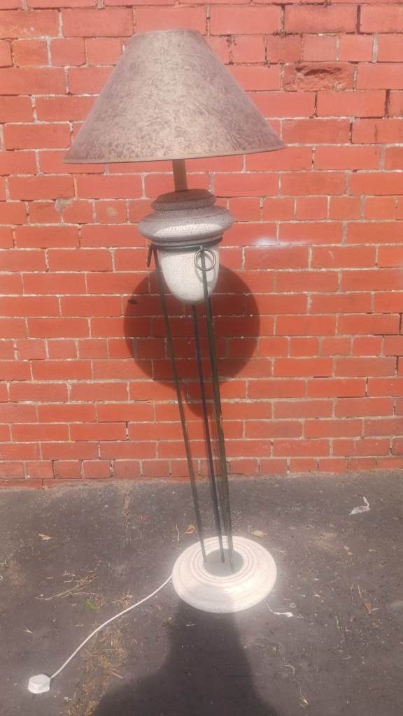 JOB LOT FLOOR LAMP AND 4 ORNAMENTS 