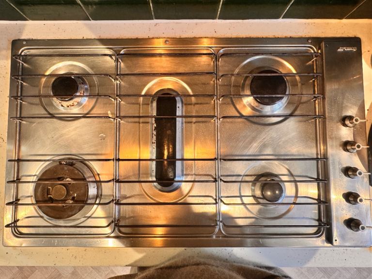 Smeg Stainless Steel Gas Hob – 5 Burner Built-in Cooker