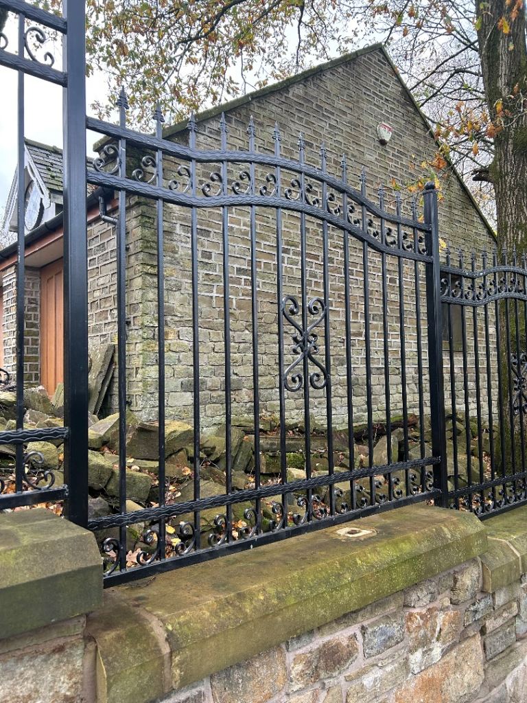 Wrought Iron Fence Panel and Post Approx 5ft x 5ft