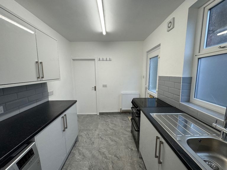 Recently Refurbished Large 1 Bedroom Flat in LU3