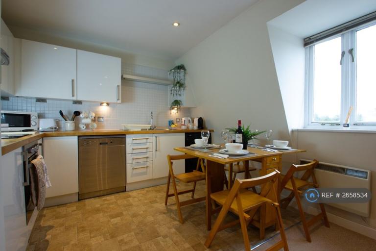 2 bedroom flat in Ridingate House, Canterbury, CT1 (2 bed) (#2658534)