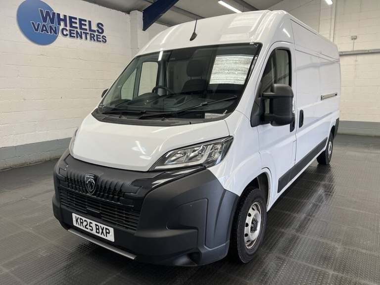 Peugeot Boxer 2.2 BlueHDi 335 Professional Panel Van 5dr Diesel Manual L3 H2 Euro 6 (s/s) Panel V...