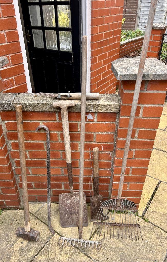 Garden Hand Tools Bundle – Fair Condition