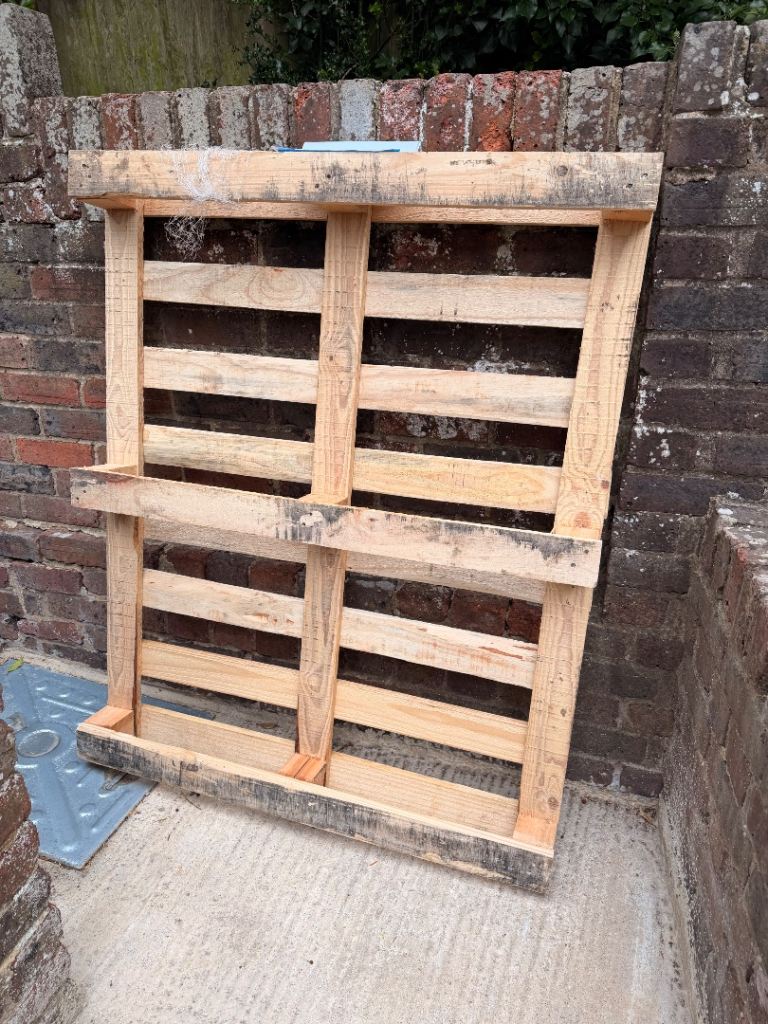 FREE Wooden Pallet – Great Condition, Ready for Use