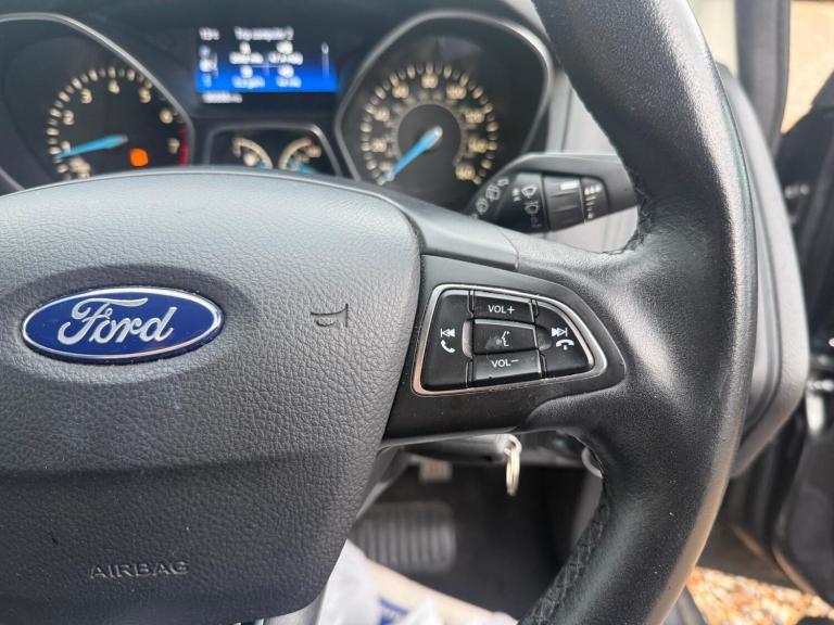 2017 Ford Focus 1.0 EcoBoost 125 Zetec Edition 5dr HATCHBACK PETROL Manual