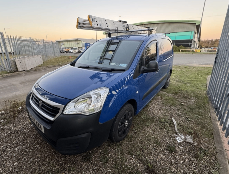 Peugeot, PARTNER, Panel Van, 2017, Manual, 1560 (cc) (for repair or parts)