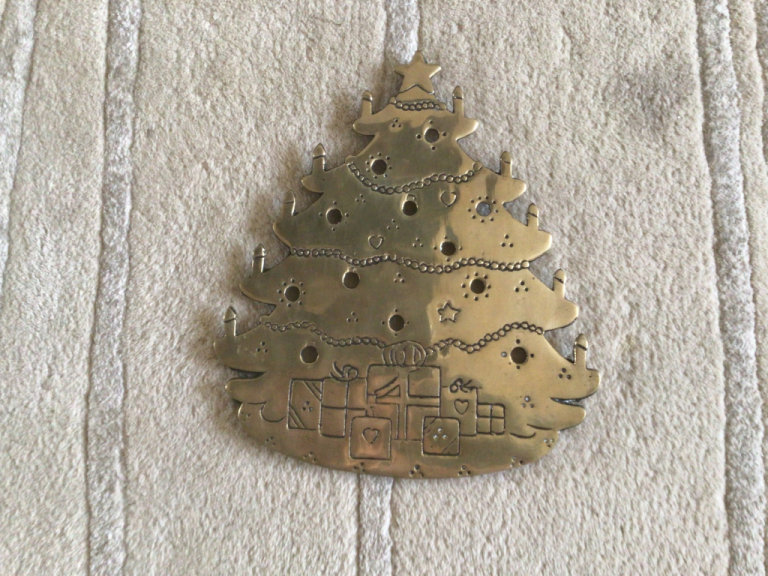 Christmas tree shaped trivet 