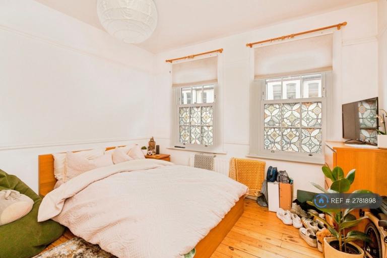 3 bedroom flat in Oakmead Road, London, SW12 (3 bed) (#2781898)